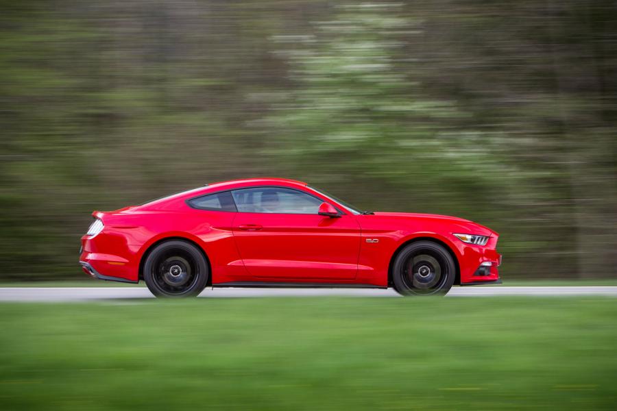  Ford Mustang GT Fastback 2015 года  (EU) (фото 29 из 37)